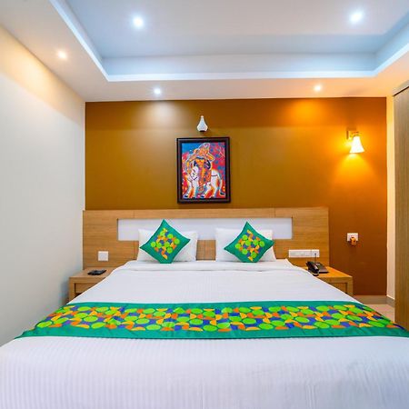Treebo Sree Varshavilas Regency, 2 Mins From Guruvayoor Temple Guruvayur Exterior photo
