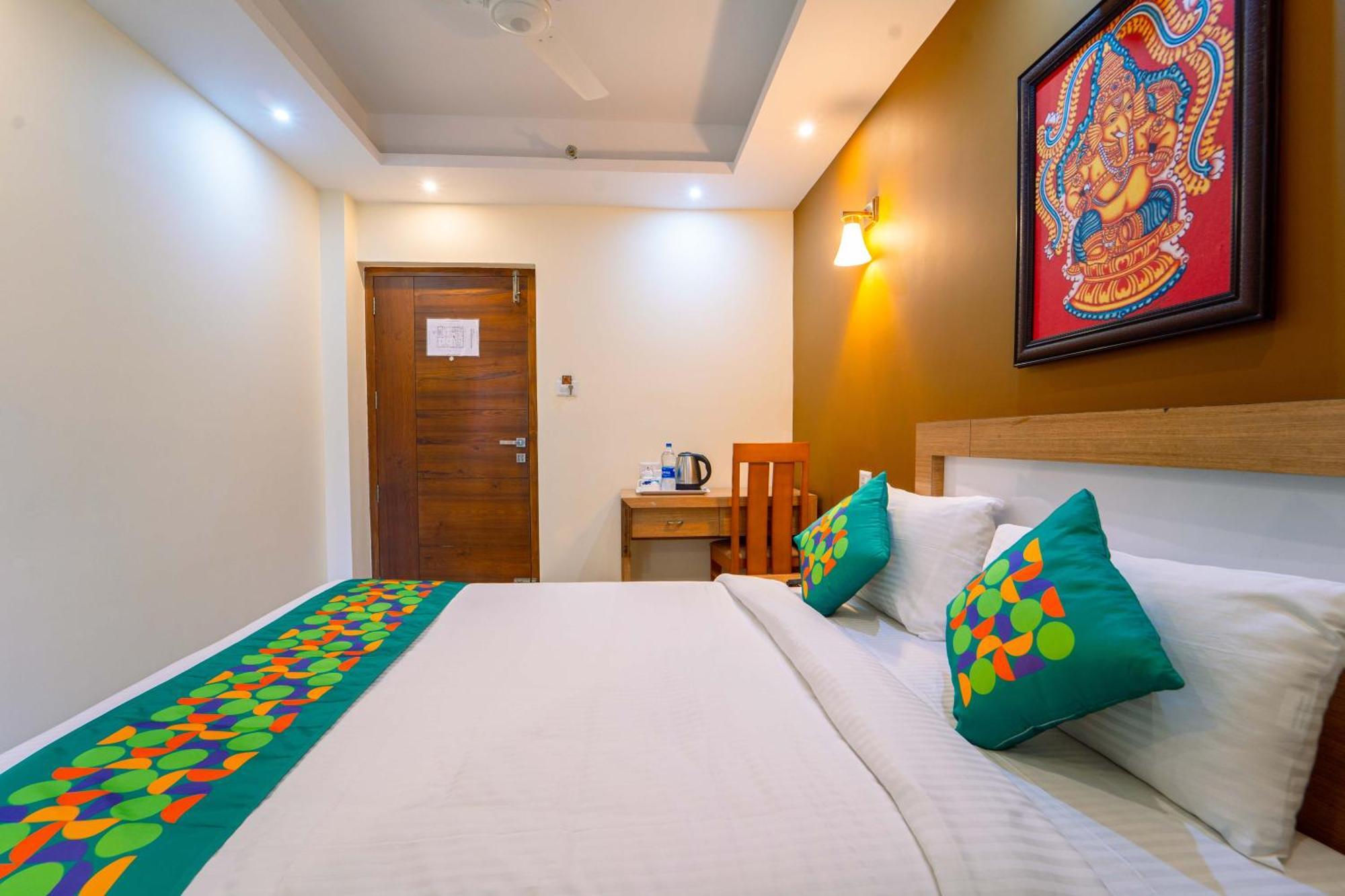 Treebo Sree Varshavilas Regency, 2 Mins From Guruvayoor Temple Guruvayur Exterior photo