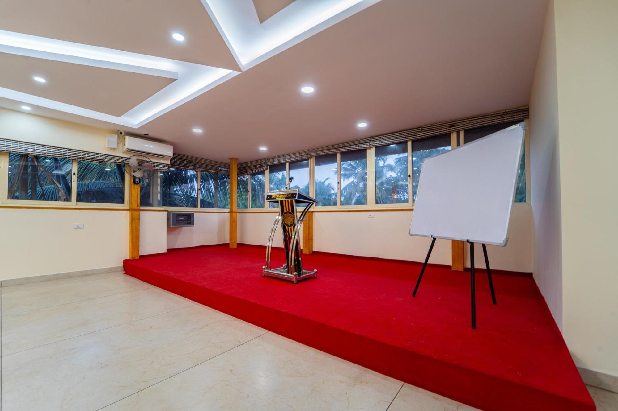 Treebo Sree Varshavilas Regency, 2 Mins From Guruvayoor Temple Guruvayur Exterior photo