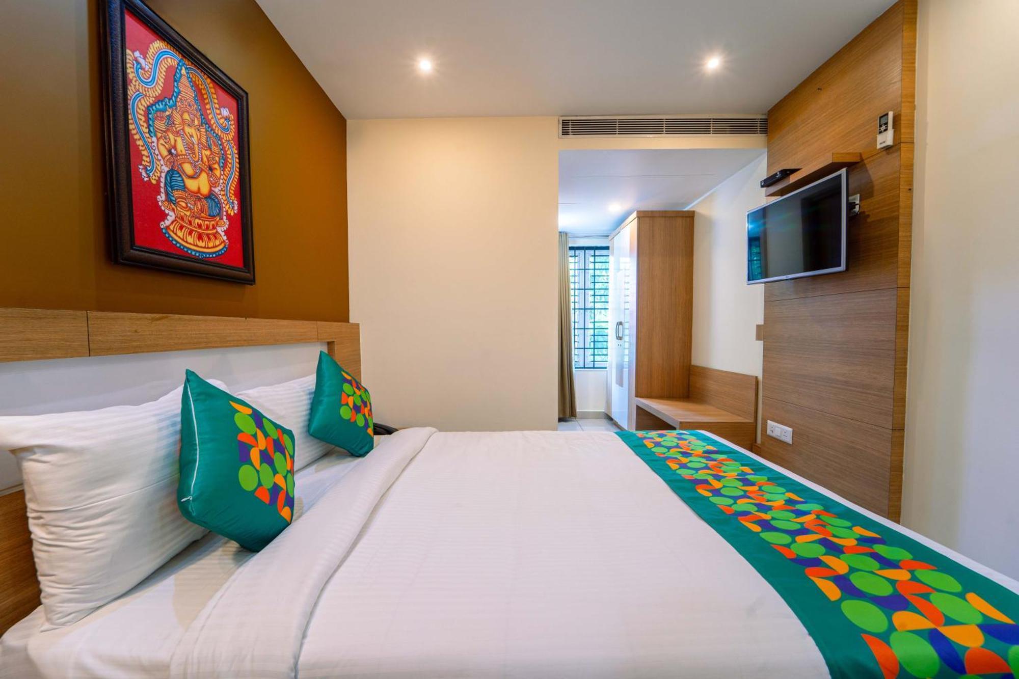 Treebo Sree Varshavilas Regency, 2 Mins From Guruvayoor Temple Guruvayur Exterior photo