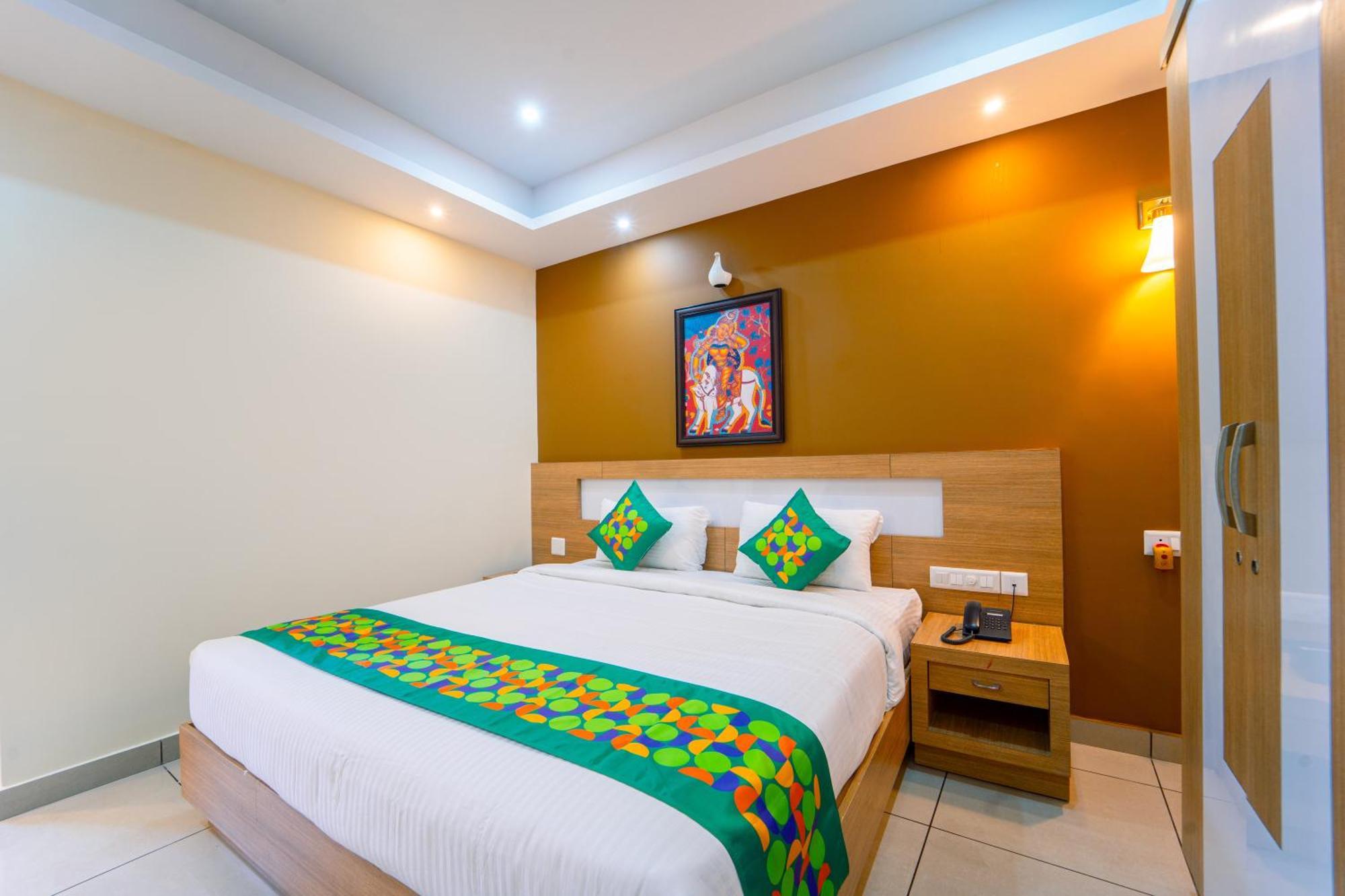Treebo Sree Varshavilas Regency, 2 Mins From Guruvayoor Temple Guruvayur Exterior photo