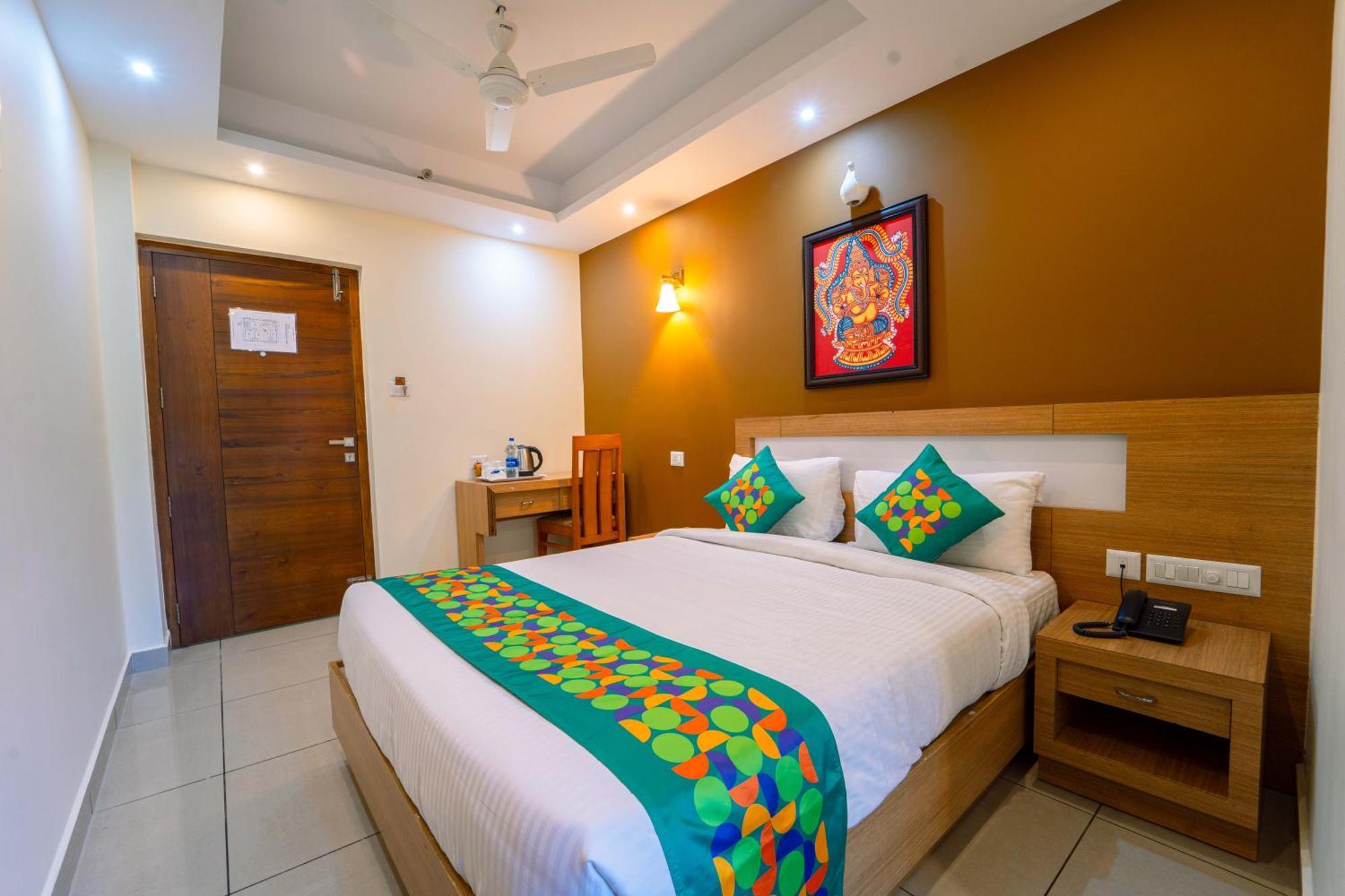 Treebo Sree Varshavilas Regency, 2 Mins From Guruvayoor Temple Guruvayur Exterior photo
