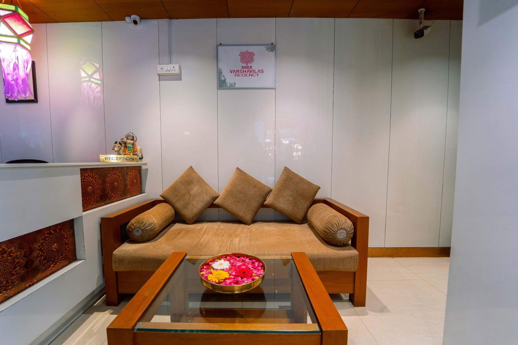 Treebo Sree Varshavilas Regency, 2 Mins From Guruvayoor Temple Guruvayur Exterior photo