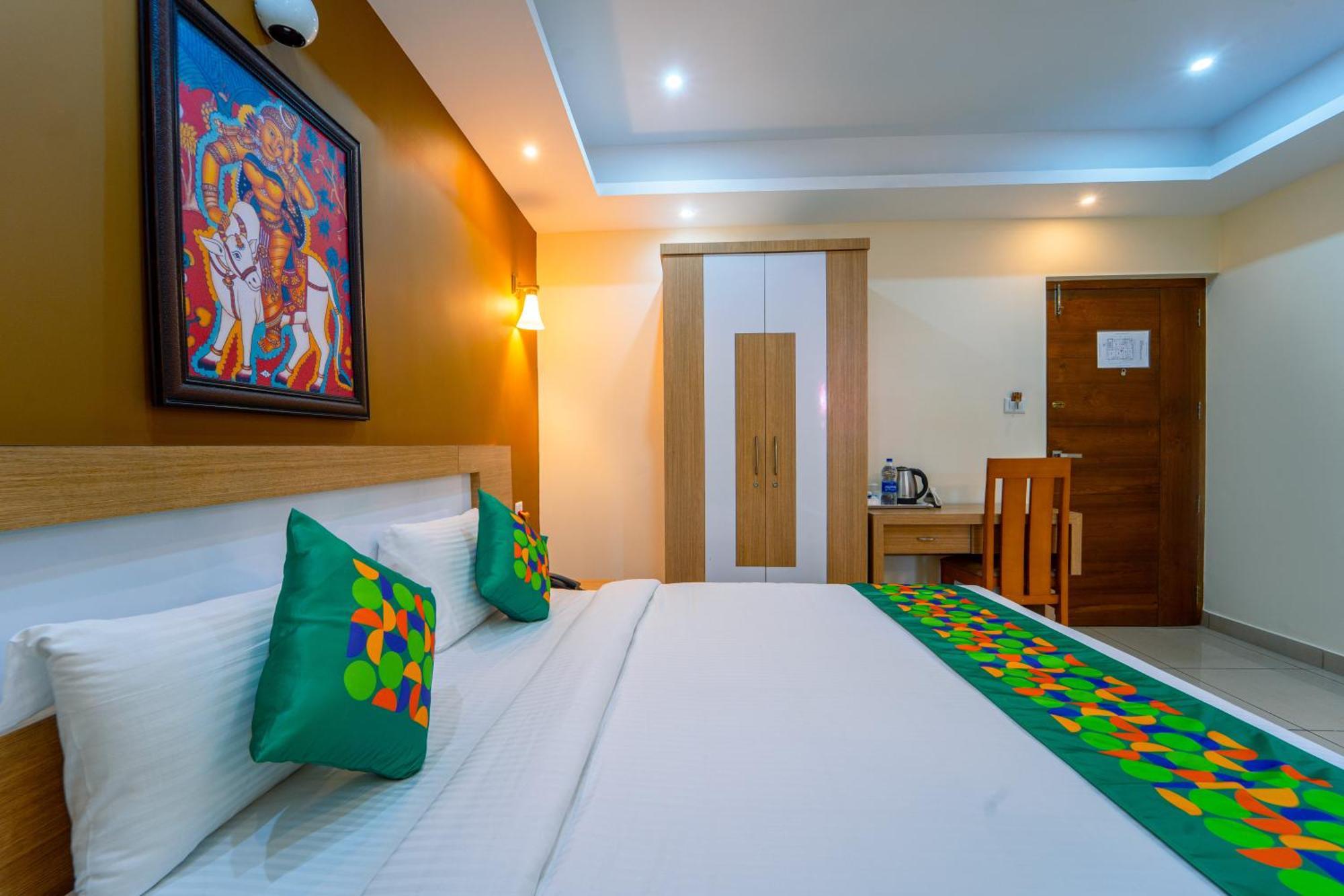 Treebo Sree Varshavilas Regency, 2 Mins From Guruvayoor Temple Guruvayur Exterior photo
