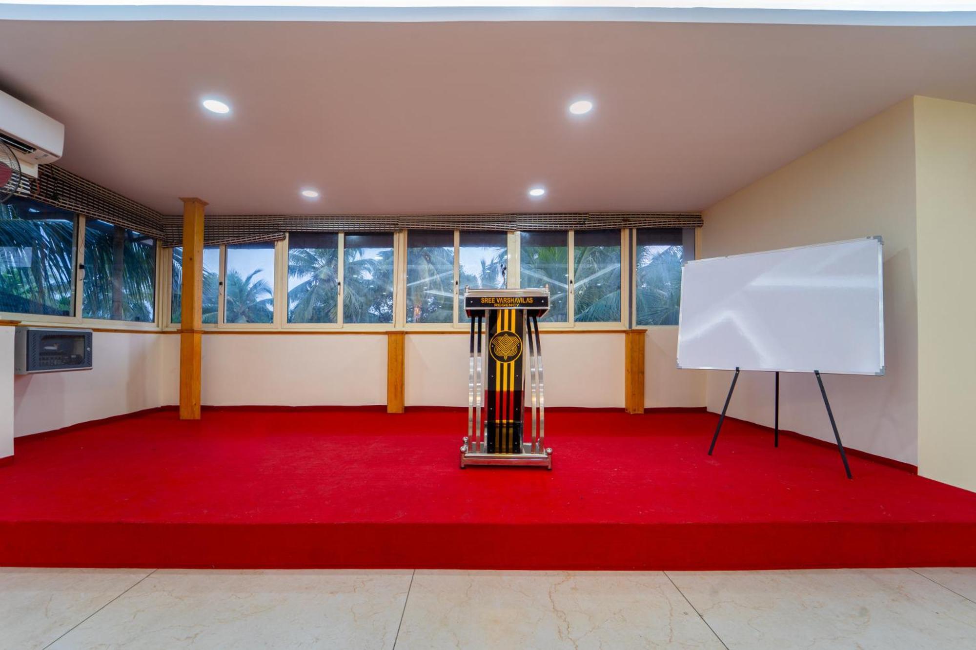 Treebo Sree Varshavilas Regency, 2 Mins From Guruvayoor Temple Guruvayur Exterior photo