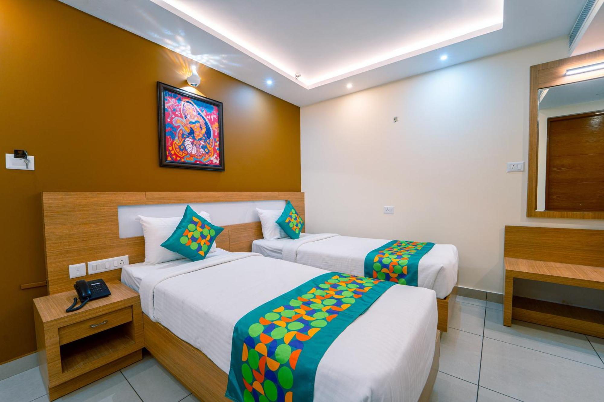 Treebo Sree Varshavilas Regency, 2 Mins From Guruvayoor Temple Guruvayur Exterior photo