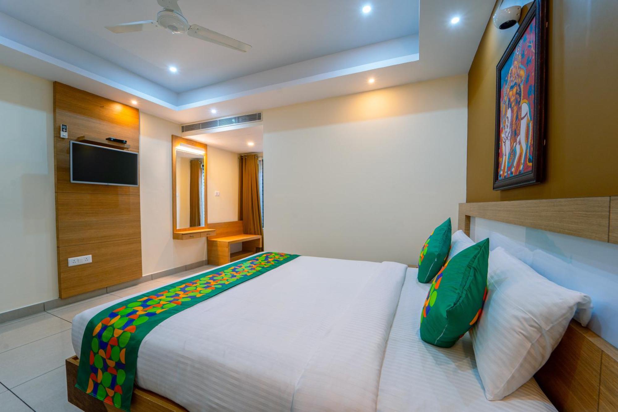 Treebo Sree Varshavilas Regency, 2 Mins From Guruvayoor Temple Guruvayur Exterior photo