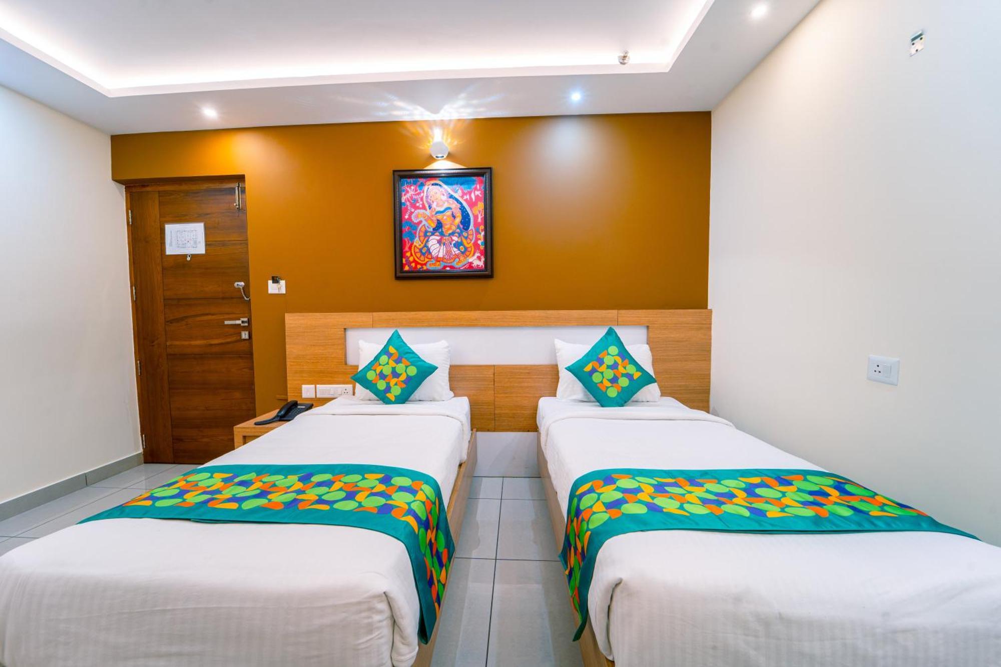 Treebo Sree Varshavilas Regency, 2 Mins From Guruvayoor Temple Guruvayur Exterior photo