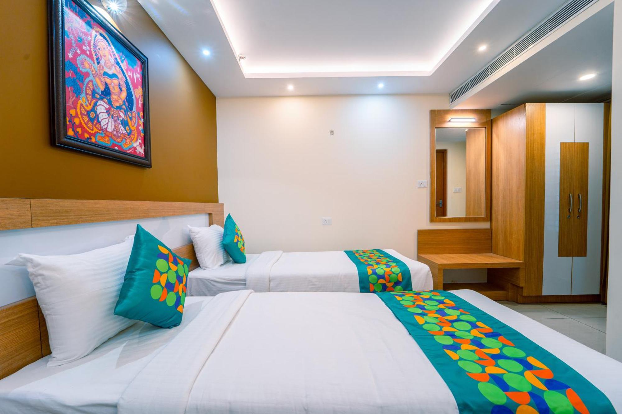 Treebo Sree Varshavilas Regency, 2 Mins From Guruvayoor Temple Guruvayur Exterior photo