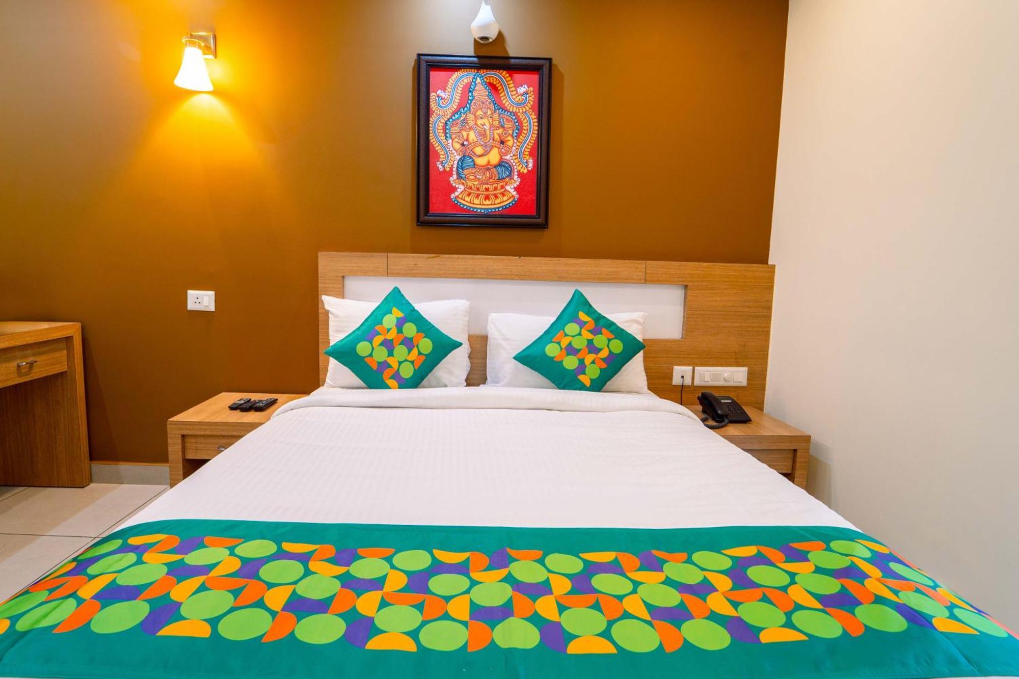 Treebo Sree Varshavilas Regency, 2 Mins From Guruvayoor Temple Guruvayur Exterior photo